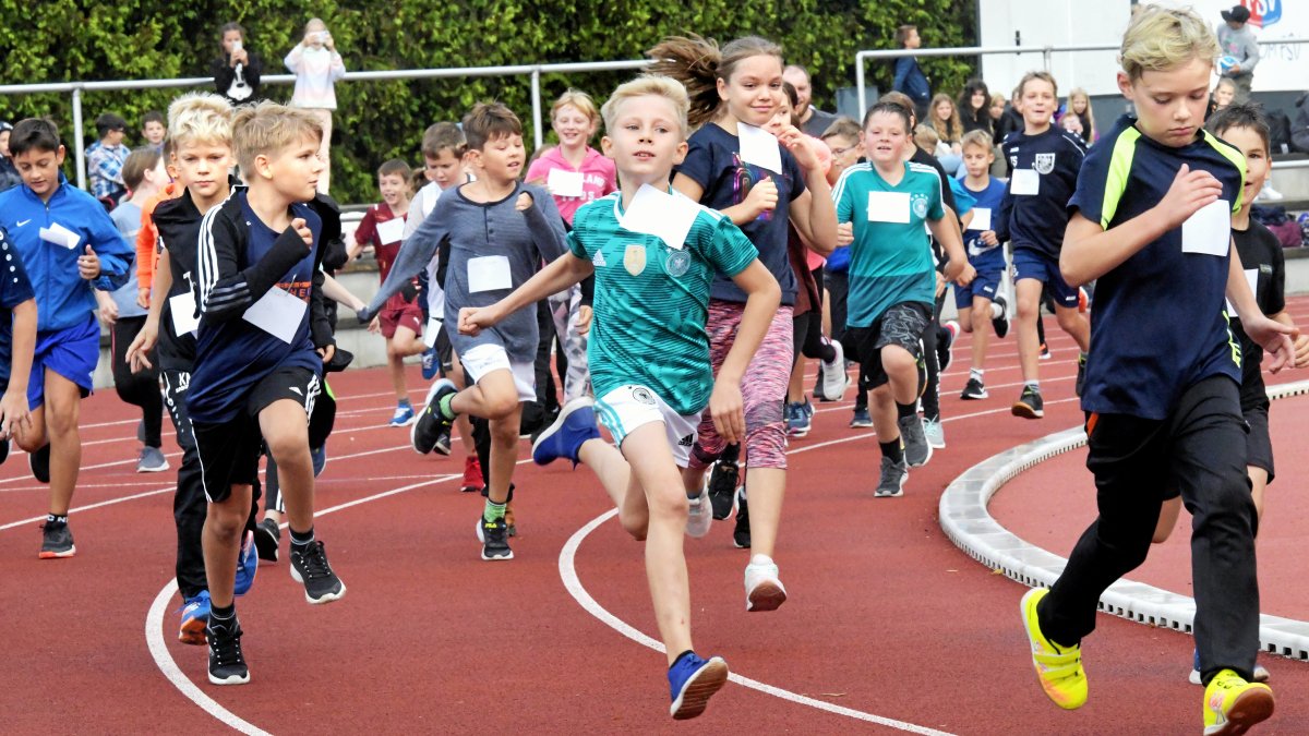 An den Start im Kurt-Neubert-Sportpark gingen die Kinder der Finneck-Schulen und des Albert-Schweitzer-Gymnasiums Sömmerda gemeinsam.